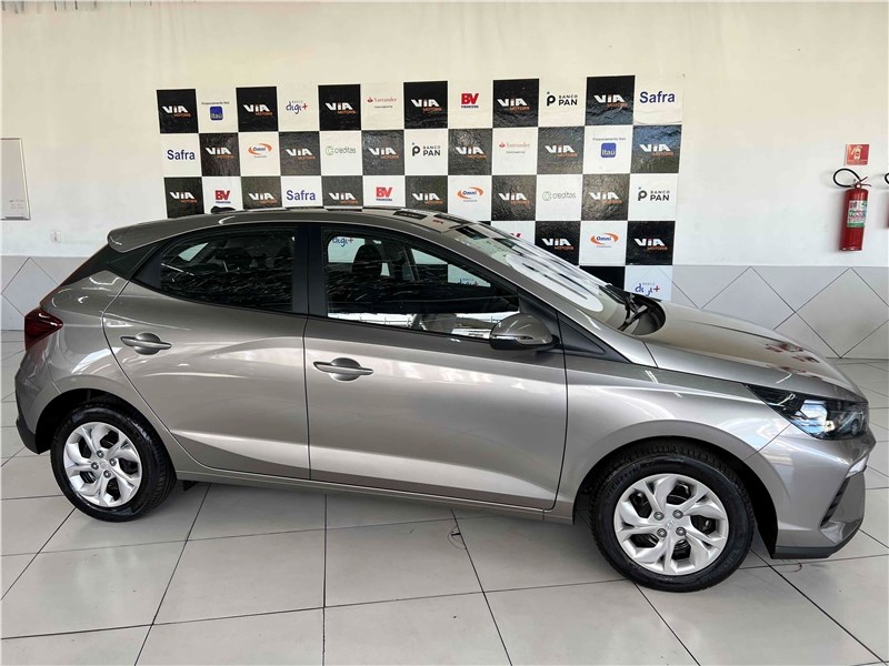 //www.autoline.com.br/carro/hyundai/hb20-10-comfort-12v-flex-4p-turbo-manual/2023/sao-paulo-sp/24912955