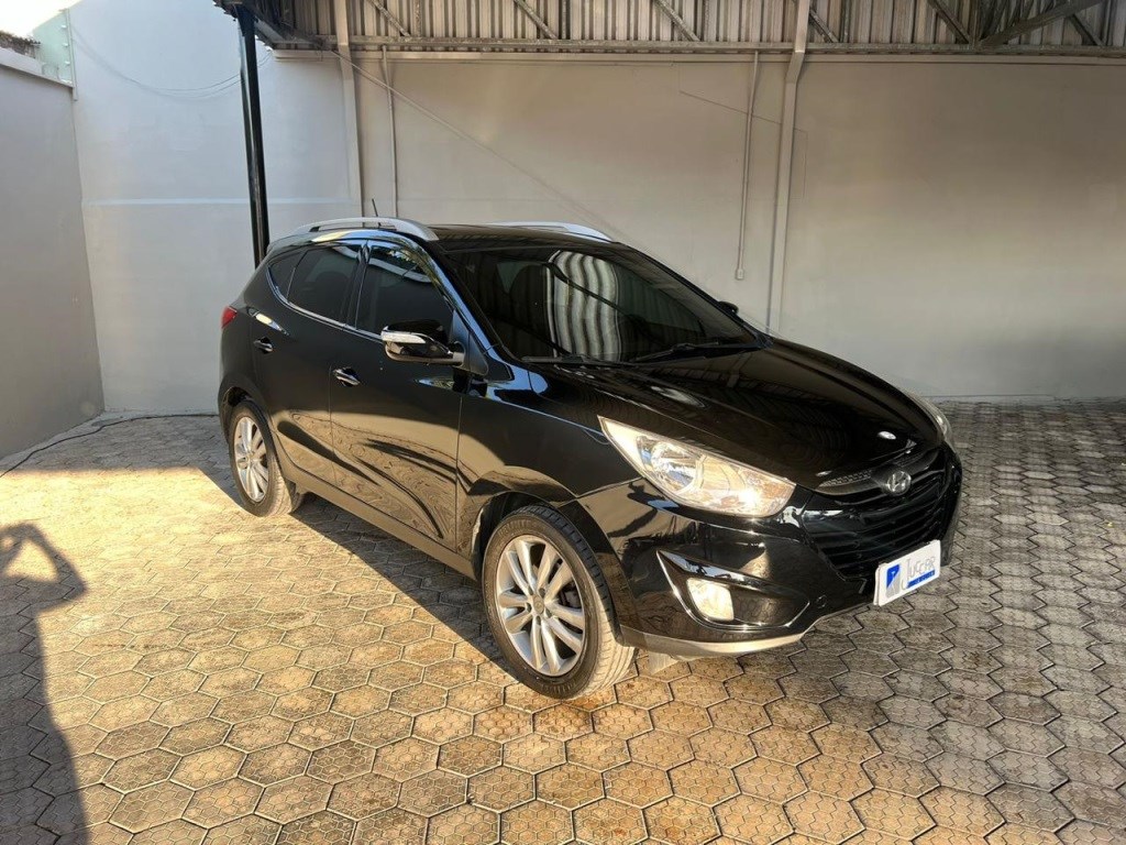 //www.autoline.com.br/carro/hyundai/ix35-20-16v-flex-4p-automatico/2014/joinville-sc/24375067