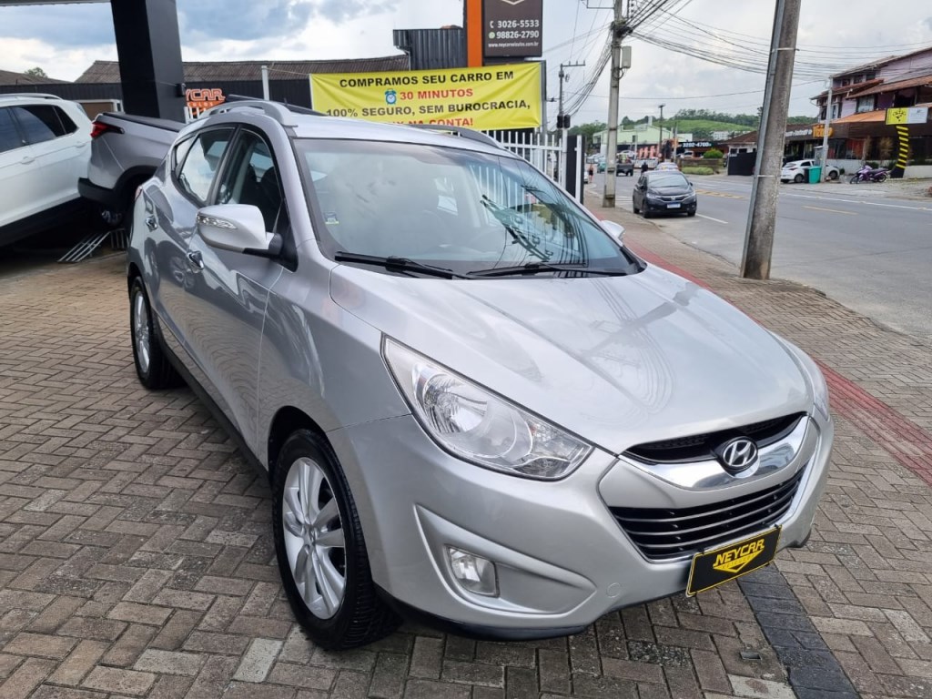 //www.autoline.com.br/carro/hyundai/ix35-20-gls-16v-gasolina-4p-automatico/2011/joinville-sc/24386285