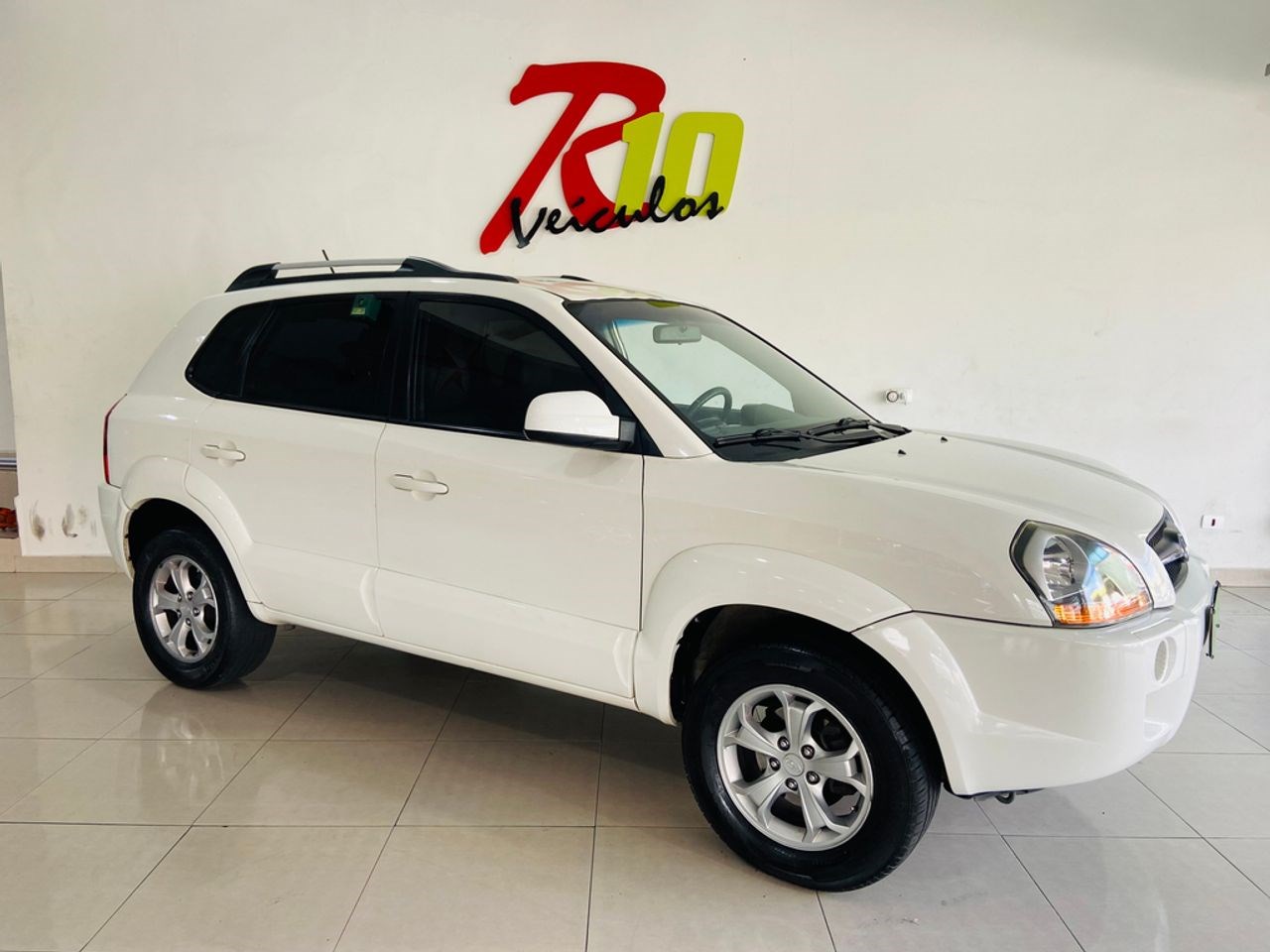 //www.autoline.com.br/carro/hyundai/tucson-20-gls-16v-flex-4p-automatico/2017/barueri-sp/23517136