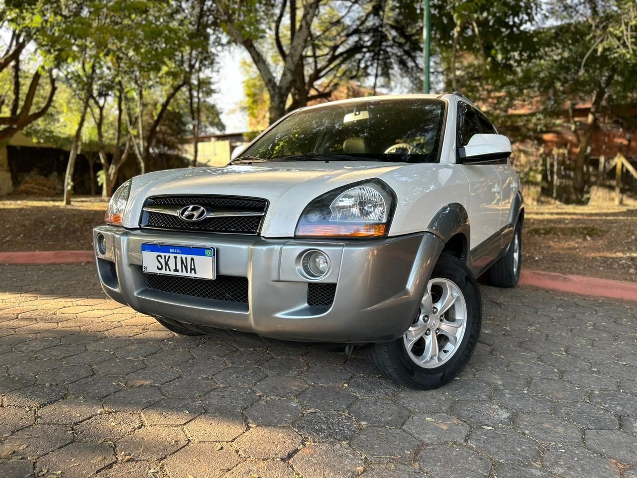 //www.autoline.com.br/carro/hyundai/tucson-20-gls-16v-flex-4p-automatico/2015/jacarei-sp/24331390