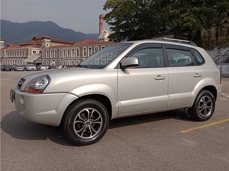 //www.autoline.com.br/carro/hyundai/tucson-20-gls-16v-flex-4p-automatico/2014/rio-de-janeiro-rj/24820073