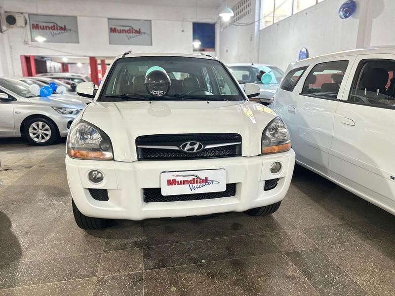 //www.autoline.com.br/carro/hyundai/tucson-20-gls-16v-flex-4p-automatico/2017/salvador-ba/24988912
