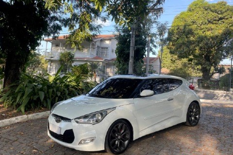 //www.autoline.com.br/carro/hyundai/veloster-16-16v-gasolina-4p-automatico/2013/volta-redonda-rj/24493969