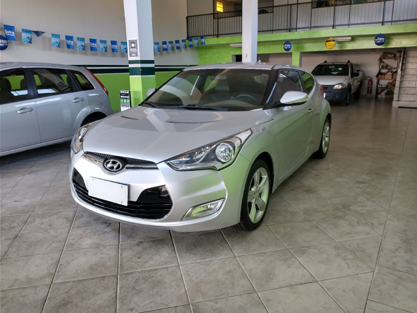 //www.autoline.com.br/carro/hyundai/veloster-16-16v-gasolina-4p-automatico/2012/conchal-sp/24920391