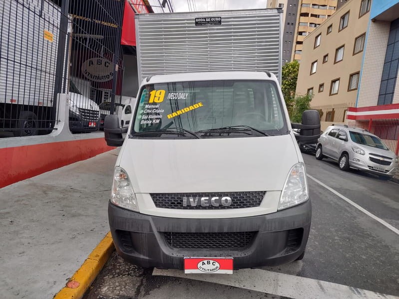 //www.autoline.com.br/carro/iveco/daily-23-30s13-city-cs-3750-16v-diesel-2p-turbo-man/2019/sao-bernardo-do-campo-sp/17254397