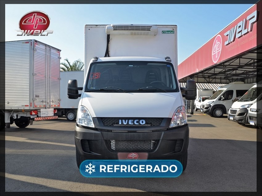 //www.autoline.com.br/carro/iveco/daily-30-35s14-cs-3450-8v-diesel-2p-turbo-manual/2019/americana-sp/18199576
