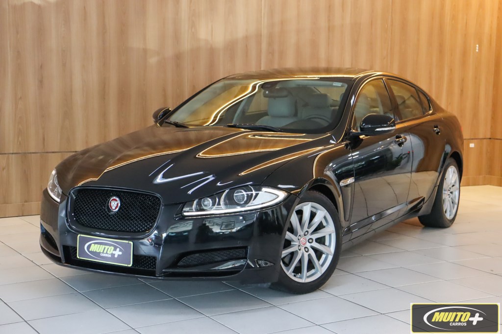 //www.autoline.com.br/carro/jaguar/xf-20-gtdi-sport-luxury-16v-gasolina-4p-turbo-au/2015/sao-jose-sc/24418597