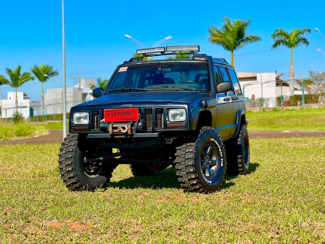 //www.autoline.com.br/carro/jeep/cherokee-40-sport-12v-gasolina-4p-4x4-manual/1997/piracicaba-sp/24276462