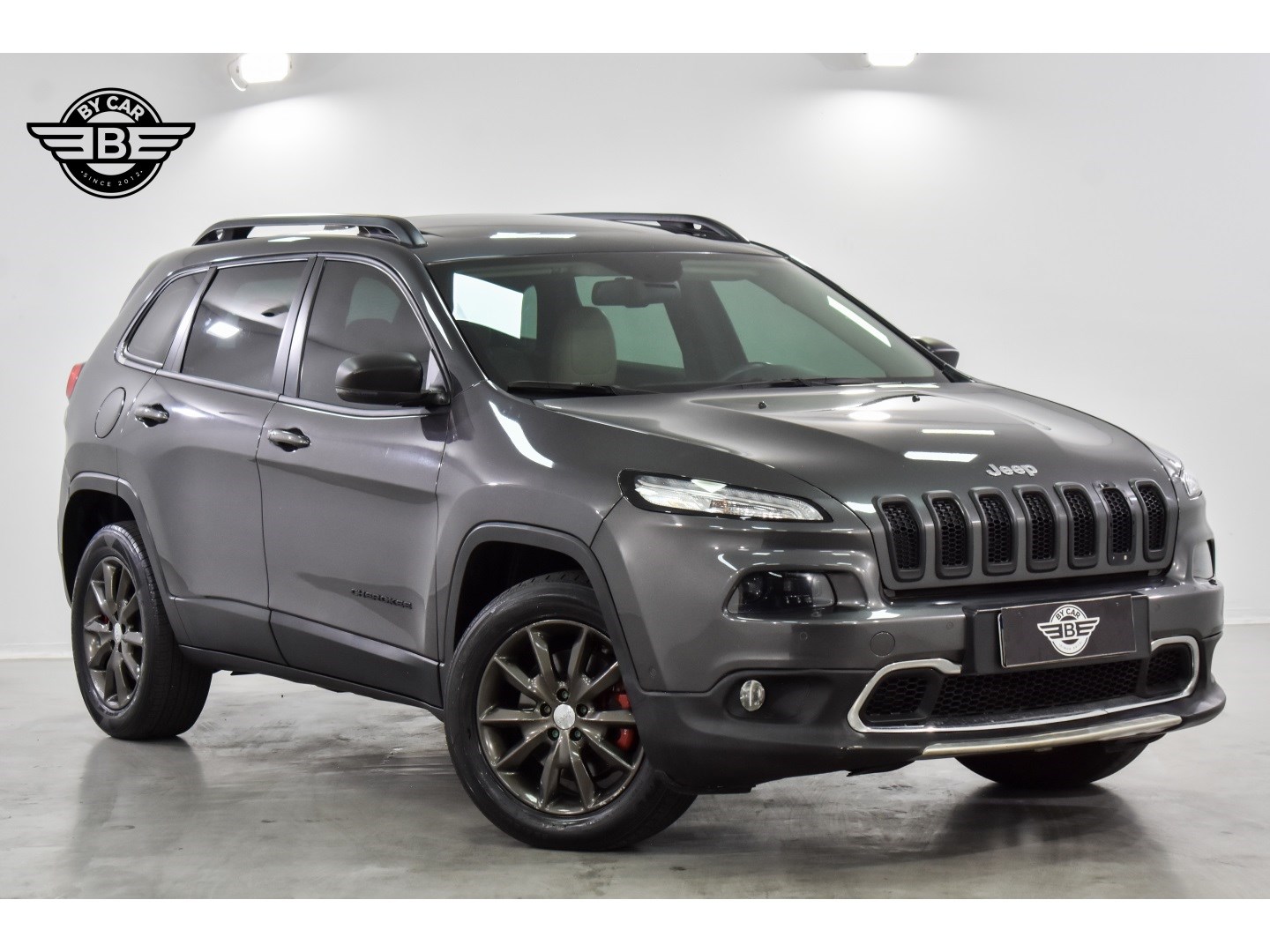 //www.autoline.com.br/carro/jeep/cherokee-32-v6-limited-24v-gasolina-4p-4x4-automatico/2015/belo-horizonte-mg/24645214
