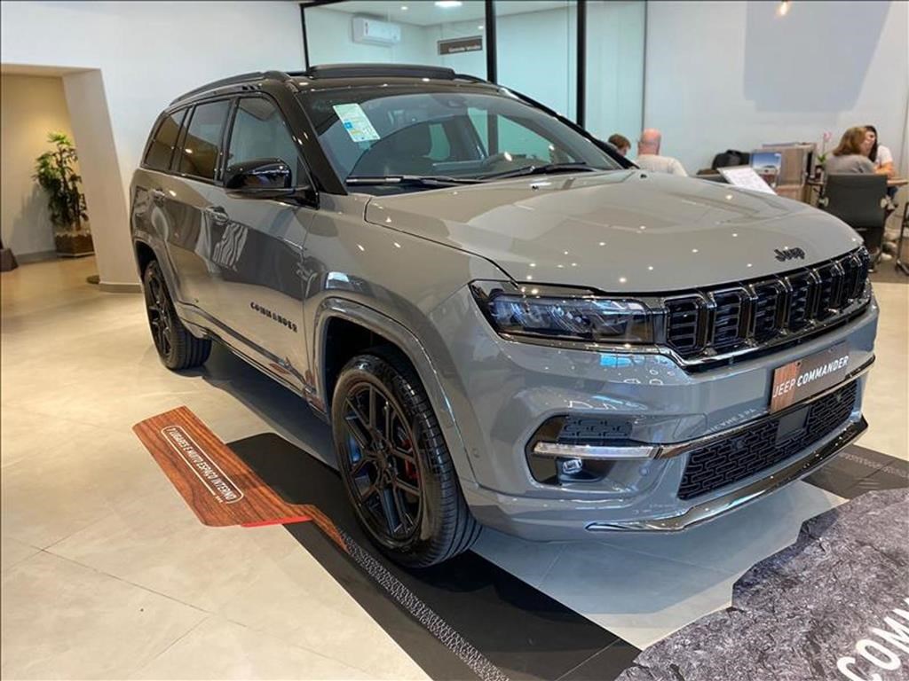 //www.autoline.com.br/carro/jeep/commander-20-td380-overland-16v-diesel-4p-4x4-turbo-aut/2023/valparaiso-de-goias-go/23408173