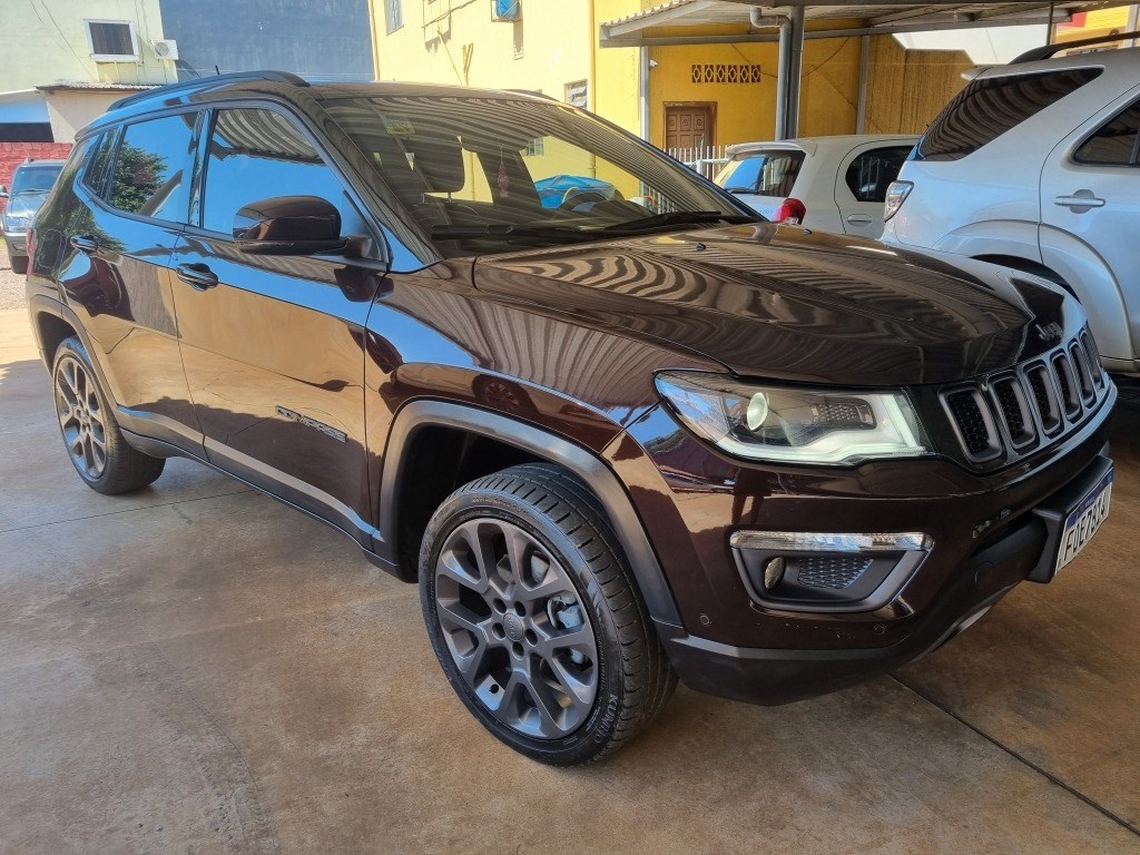 //www.autoline.com.br/carro/jeep/compass-20-serie-s-16v-diesel-4p-4x4-turbo-automatico/2021/toledo-pr/23736579