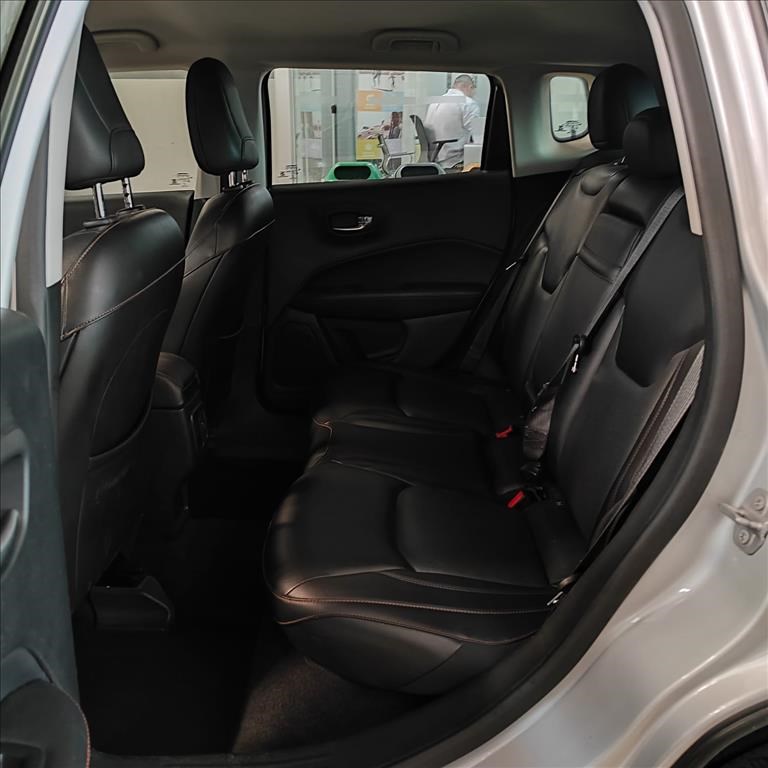 //www.autoline.com.br/carro/jeep/compass-20-limited-16v-flex-4p-automatico/2018/rio-de-janeiro-rj/23823979