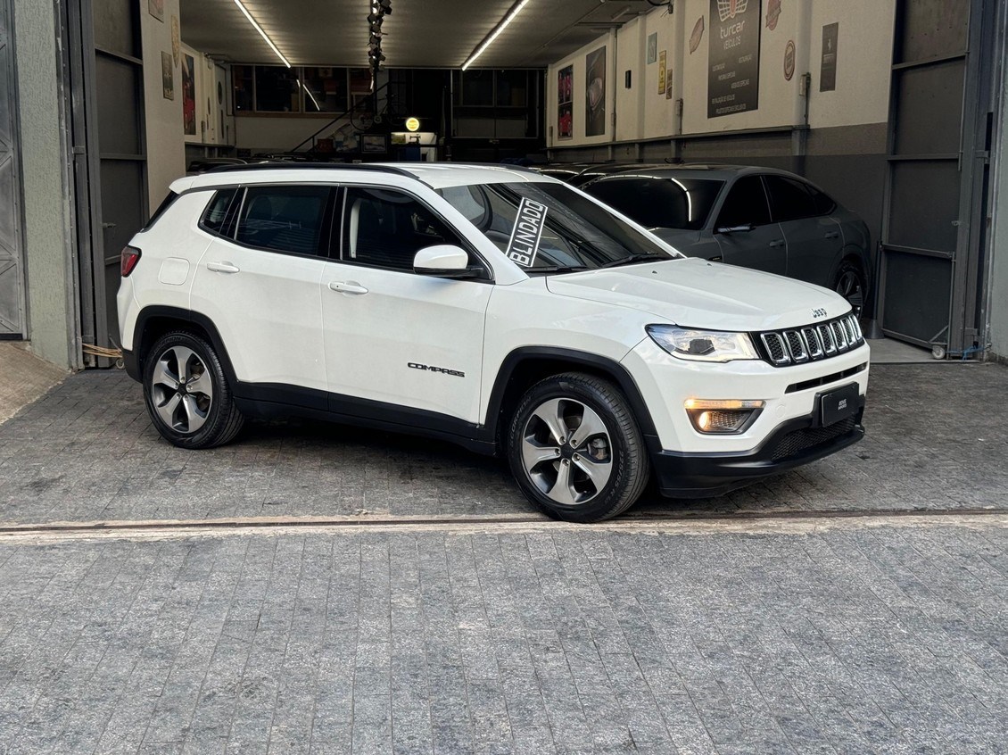 //www.autoline.com.br/carro/jeep/compass-20-longitude-16v-flex-4p-automatico/2018/sao-paulo-sp/23824486