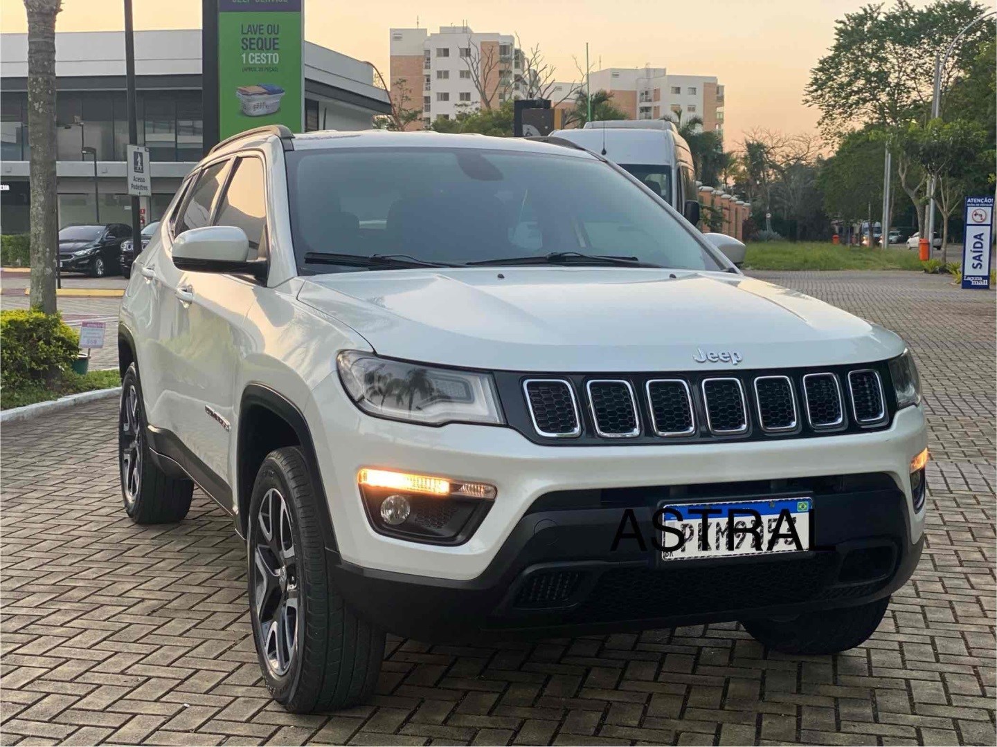 //www.autoline.com.br/carro/jeep/compass-20-longitude-16v-diesel-4p-4x4-turbo-automati/2017/rio-de-janeiro-rj/24054397