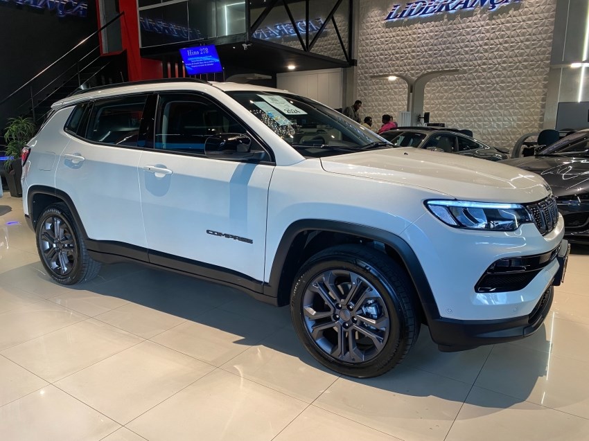 //www.autoline.com.br/carro/jeep/compass-13-t270-longitude-flex-4p-turbo-automatico/2024/curitiba-pr/24483525