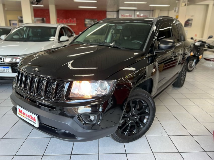 //www.autoline.com.br/carro/jeep/compass-20-16v-gasolina-4p-automatico/2014/caxias-do-sul-rs/24492825