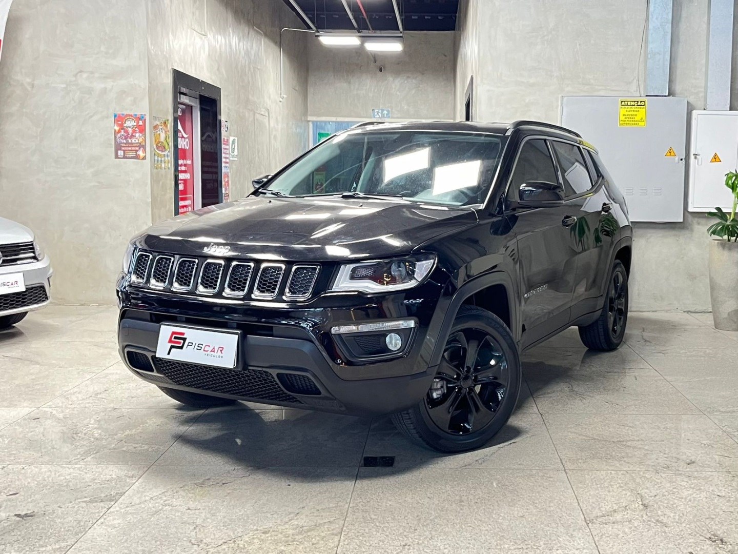 //www.autoline.com.br/carro/jeep/compass-20-longitude-16v-diesel-4p-4x4-turbo-automati/2017/belo-horizonte-mg/24609849