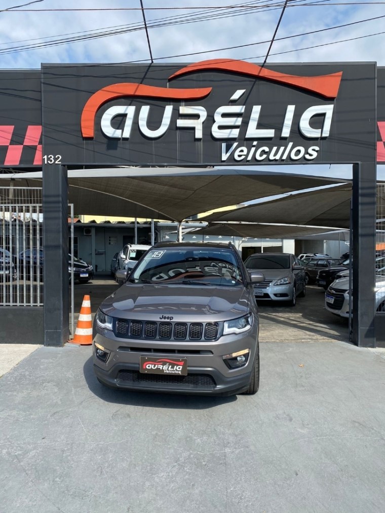 //www.autoline.com.br/carro/jeep/compass-20-night-eagle-16v-flex-4p-automatico/2018/campinas-sp/24647613