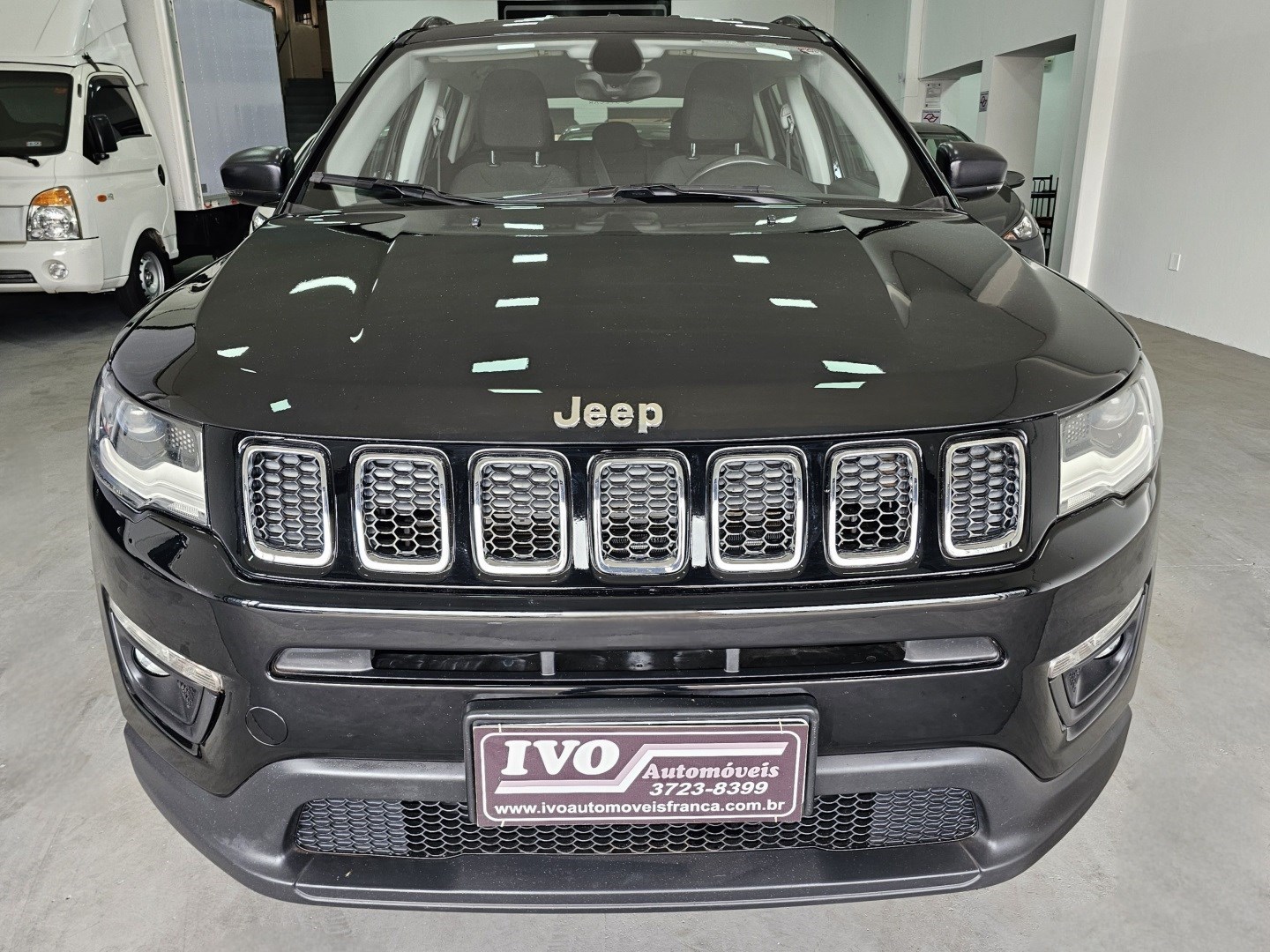 //www.autoline.com.br/carro/jeep/compass-20-sport-16v-flex-4p-automatico/2018/franca-sp/24881801