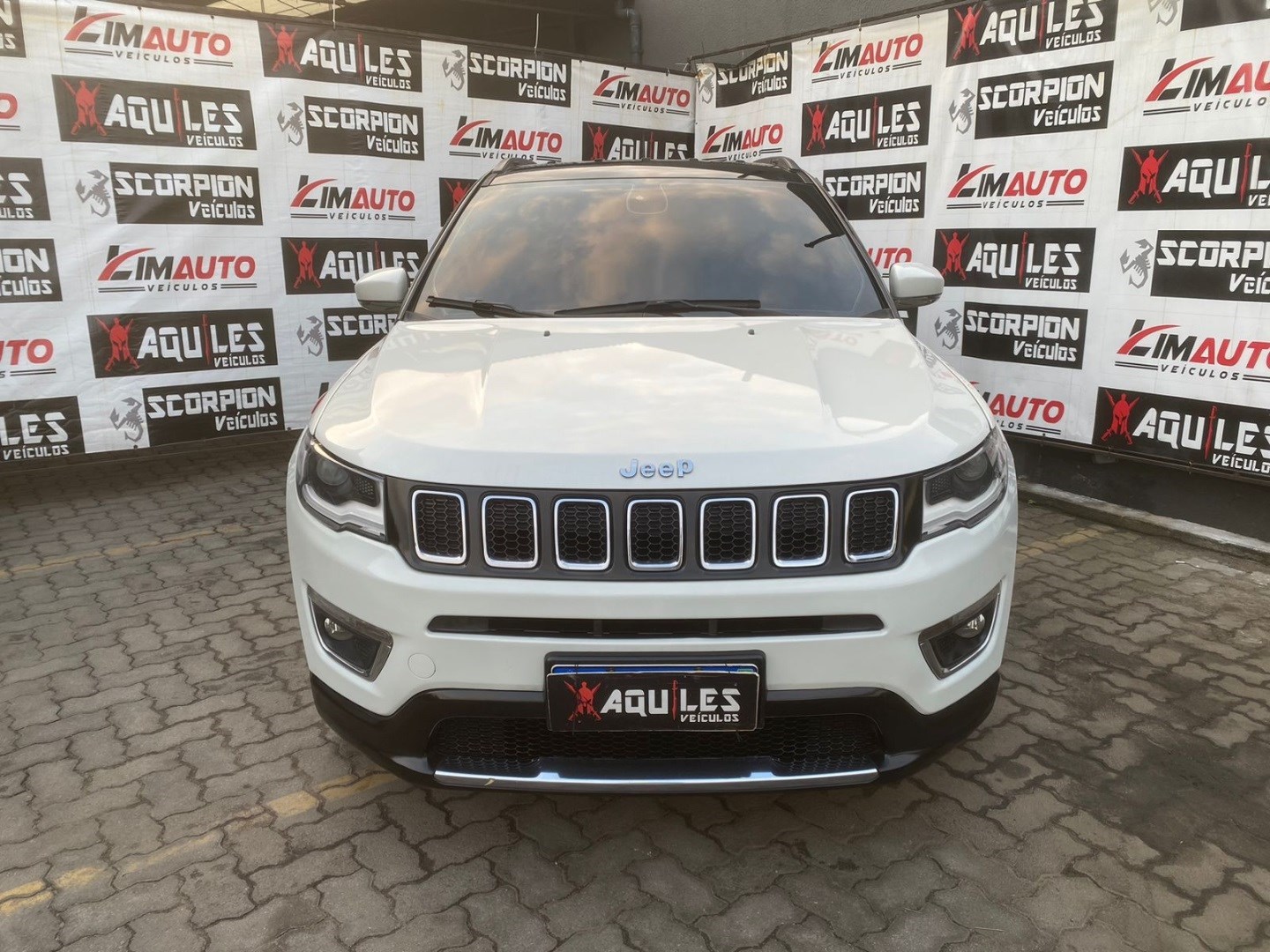 //www.autoline.com.br/carro/jeep/compass-20-limited-16v-flex-4p-automatico/2018/rio-de-janeiro-rj/24913709