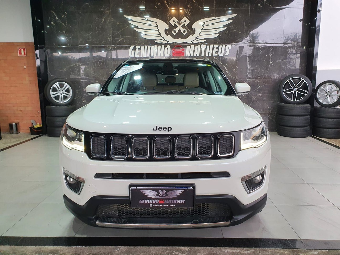 //www.autoline.com.br/carro/jeep/compass-20-limited-16v-flex-4p-automatico/2017/campos-dos-goytacazes-rj/24921792