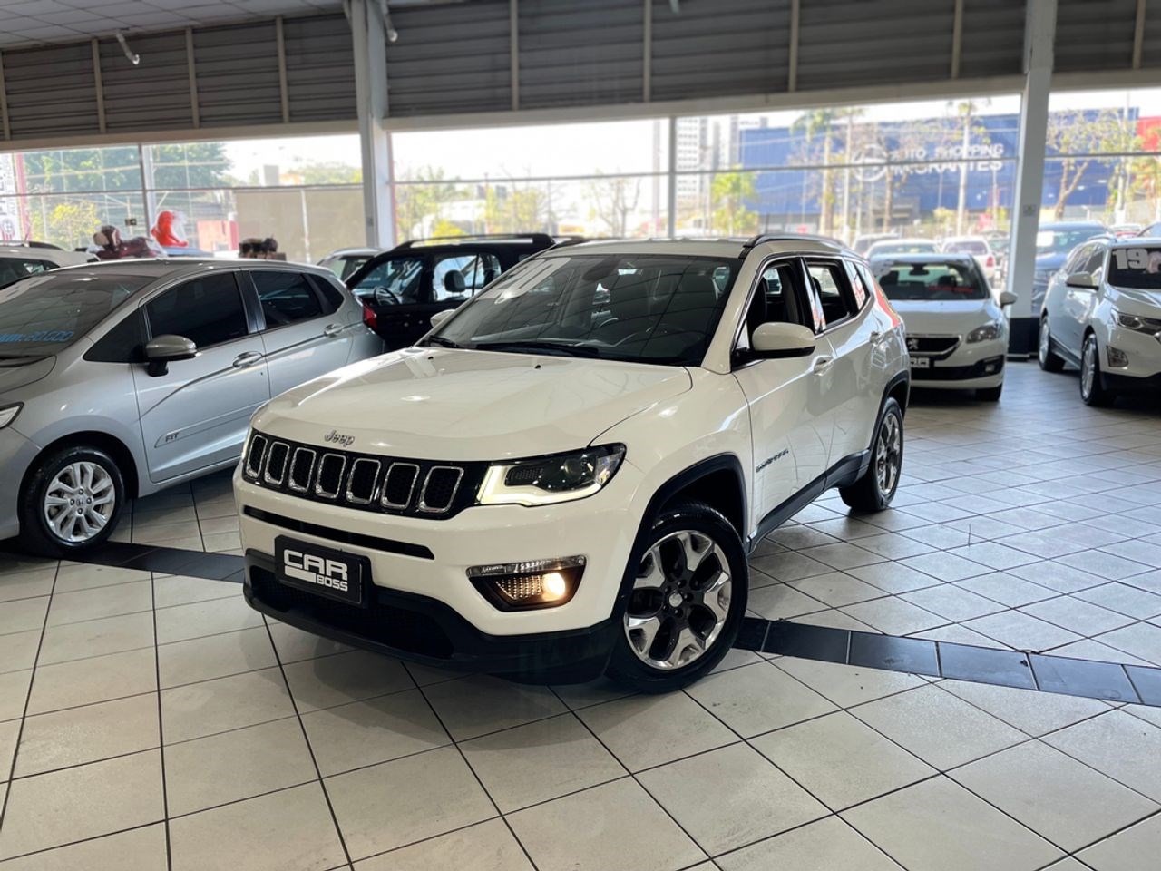 //www.autoline.com.br/carro/jeep/compass-20-longitude-16v-flex-4p-automatico/2020/sao-paulo-sp/24933723