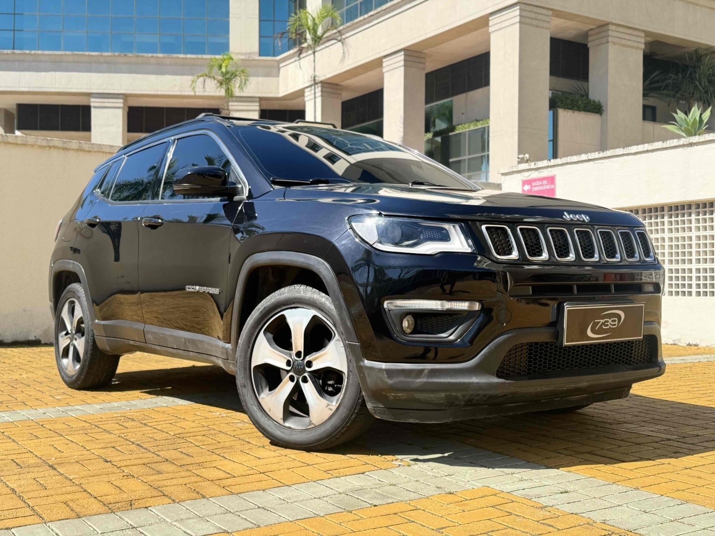 //www.autoline.com.br/carro/jeep/compass-20-sport-16v-flex-4p-automatico/2018/rio-de-janeiro-rj/24973416