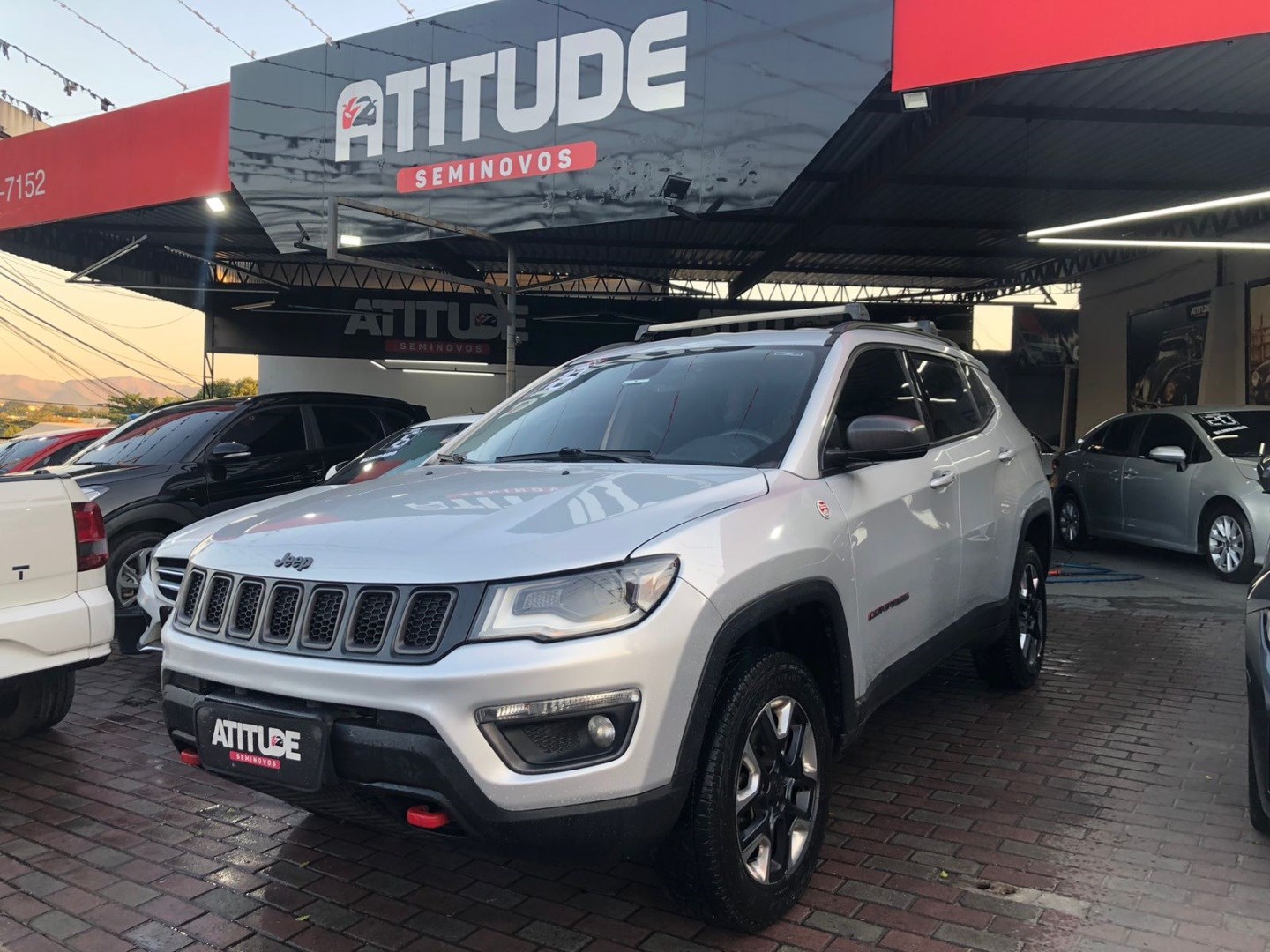 //www.autoline.com.br/carro/jeep/compass-20-trailhawk-16v-diesel-4p-4x4-turbo-automati/2018/rio-de-janeiro-rj/25025747