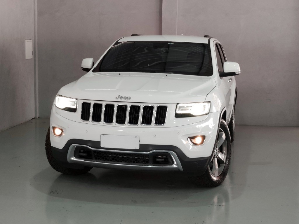 //www.autoline.com.br/carro/jeep/grand-cherokee-36-v6-75-anos-24v-gasolina-4p-4x4-automatico/2015/dois-vizinhos-pr/24124449