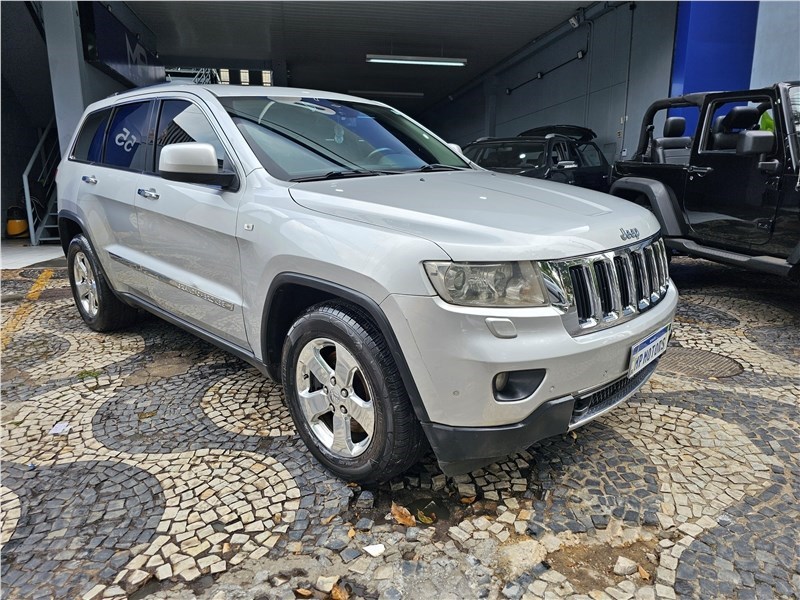 //www.autoline.com.br/carro/jeep/grand-cherokee-36-limited-24v-gasolina-4p-4x4-automatico/2011/belo-horizonte-mg/24376092
