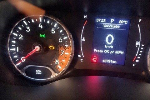 //www.autoline.com.br/carro/jeep/renegade-18-16v-flex-4p-automatico/2020/guaratingueta-sp/23840931