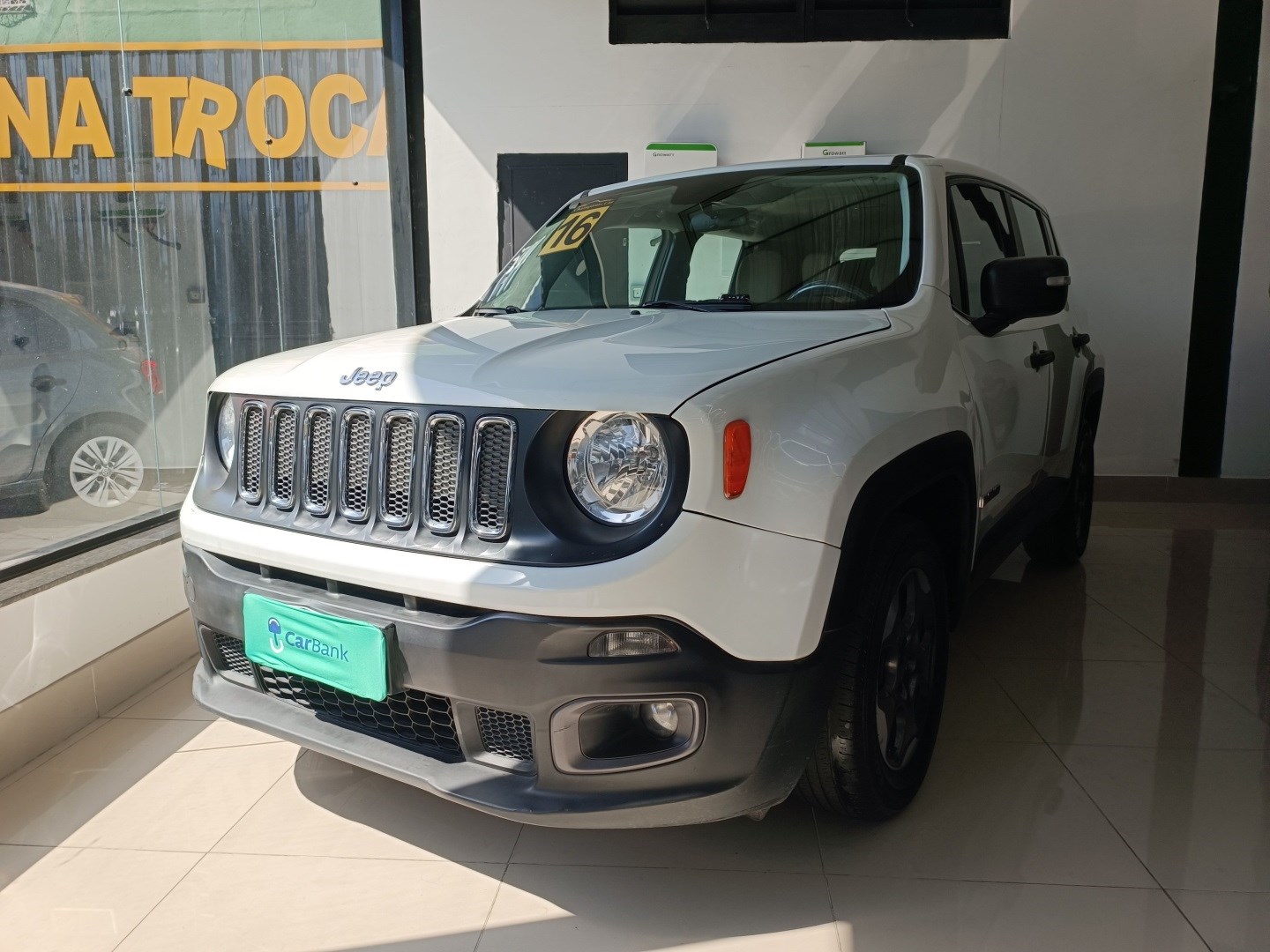 //www.autoline.com.br/carro/jeep/renegade-18-16v-flex-4p-automatico/2016/rio-de-janeiro-rj/24934347