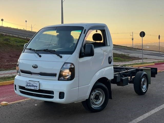 //www.autoline.com.br/carro/kia/bongo-25-std-rs-sem-carroceria-16v-diesel-2p-turbo/2015/chapeco-sc/24514271