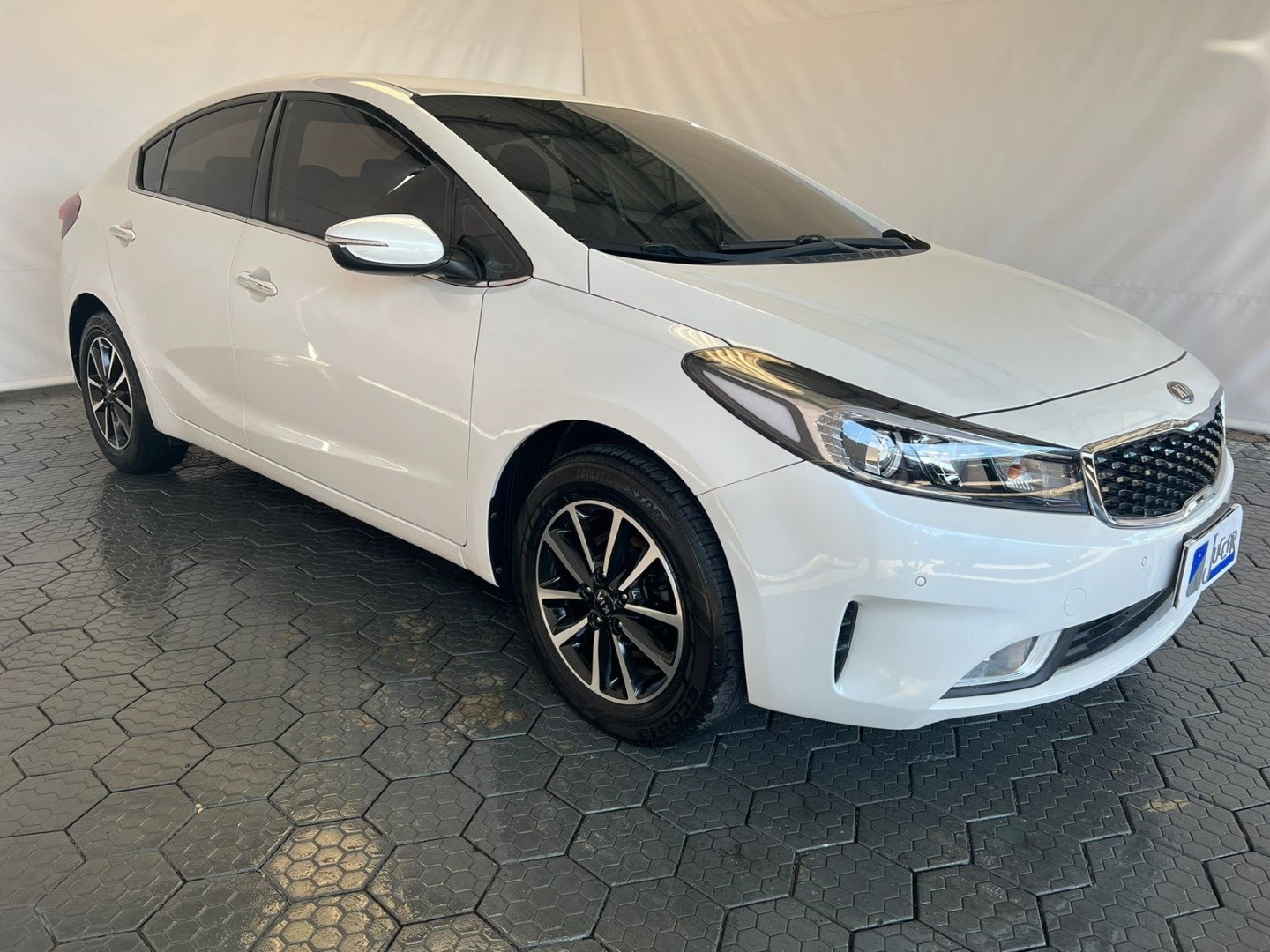 //www.autoline.com.br/carro/kia/cerato-16-sx-16v-flex-4p-automatico/2018/joinville-sc/24766129