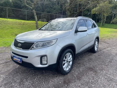//www.autoline.com.br/carro/kia/sorento-24-ex-16v-gasolina-4p-automatico/2015/santa-cruz-do-sul-rs/23917521
