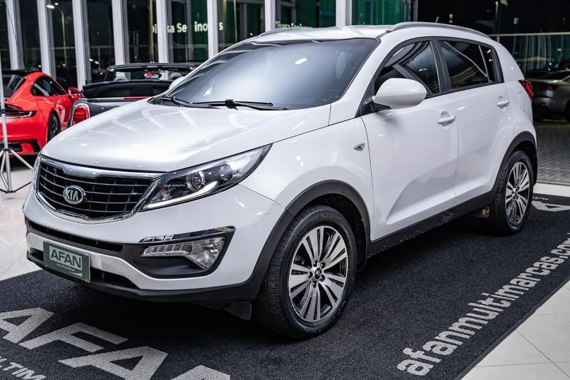 //www.autoline.com.br/carro/kia/sportage-20-lx-16v-flex-4p-automatico/2014/curitiba-pr/25007494