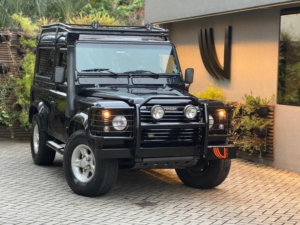//www.autoline.com.br/carro/land-rover/defender-25-90-csw-10v-diesel-2p-4x4-turbo-manual/2000/santo-andre-sp/24772058
