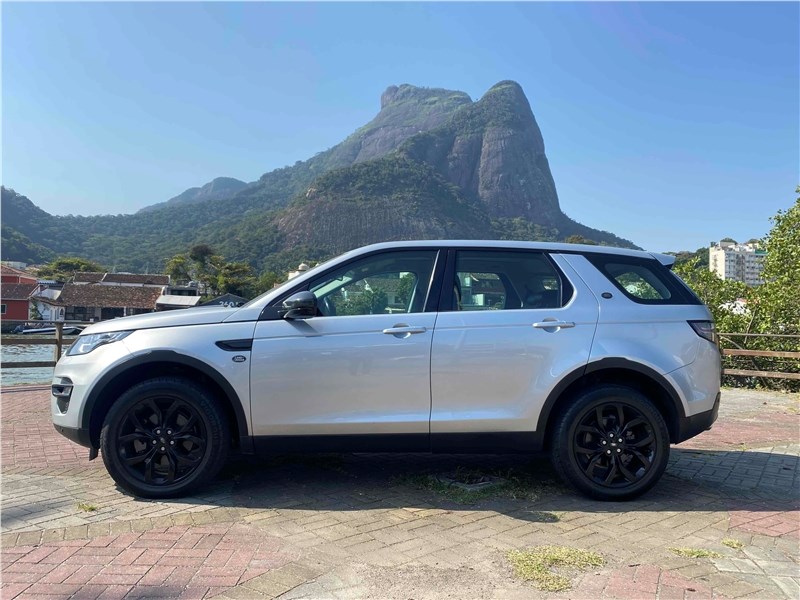//www.autoline.com.br/carro/land-rover/discovery-sport-20-hse-16v-gasolina-4p-4x4-turbo-automatico/2016/rio-de-janeiro-rj/23468532