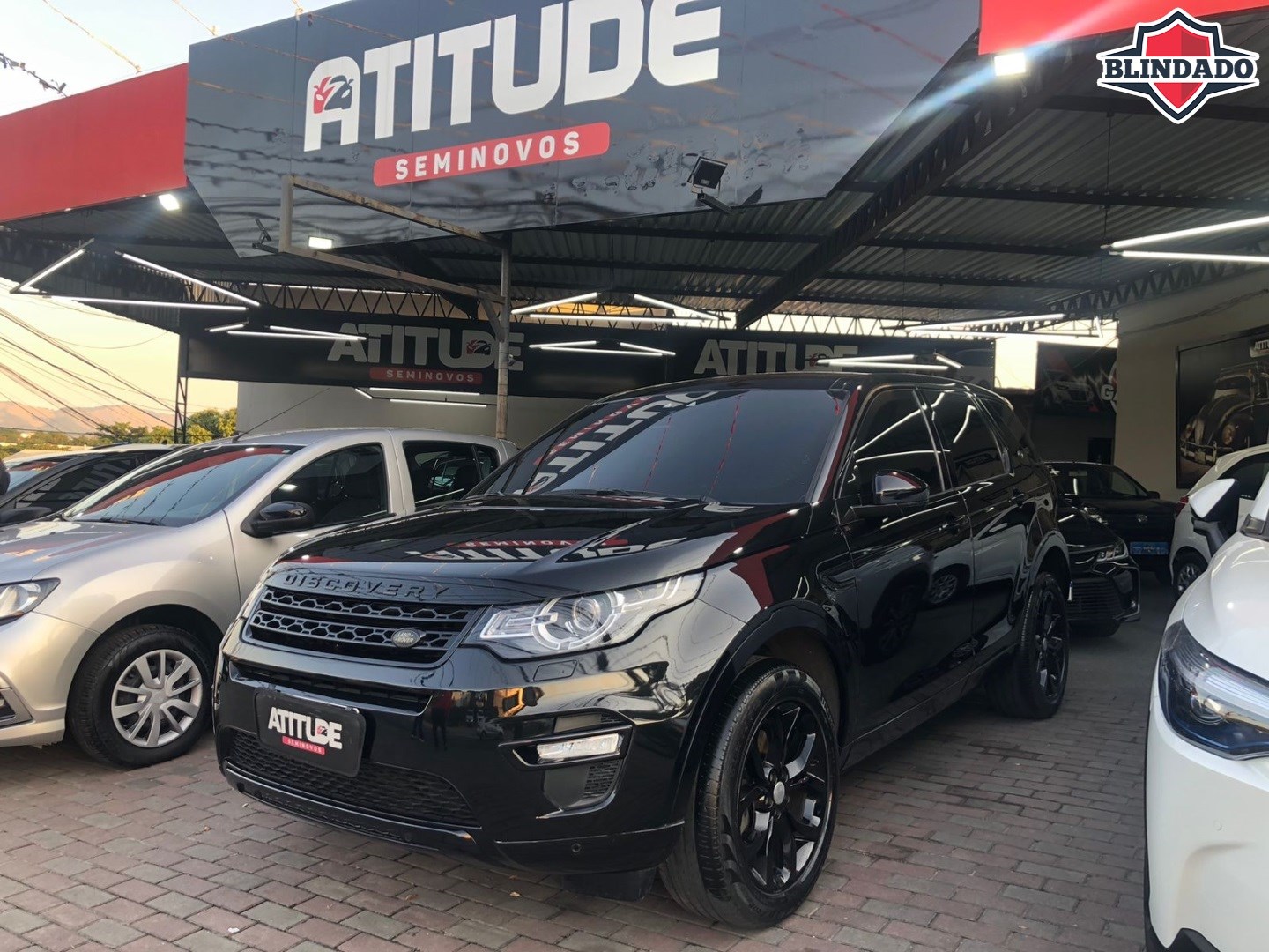 //www.autoline.com.br/carro/land-rover/discovery-sport-20-hse-16v-gasolina-4p-4x4-turbo-automatico/2016/rio-de-janeiro-rj/24783988