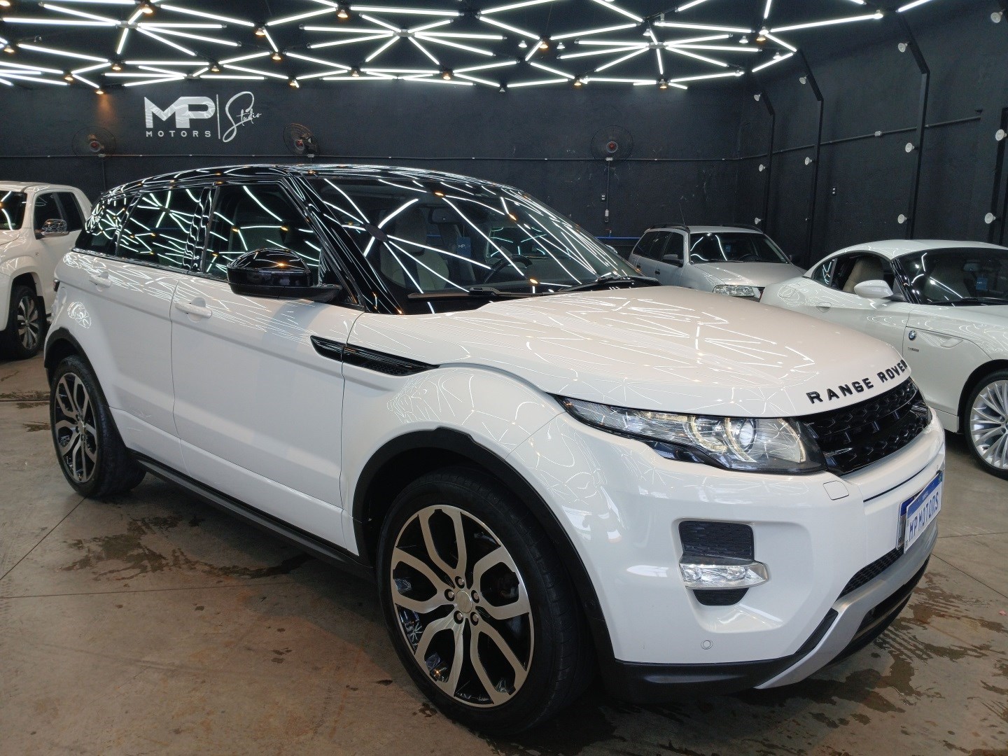 //www.autoline.com.br/carro/land-rover/range-rover-evoque-20-dynamic-16v-gasolina-4p-4x4-turbo-automati/2014/belo-horizonte-mg/24706191