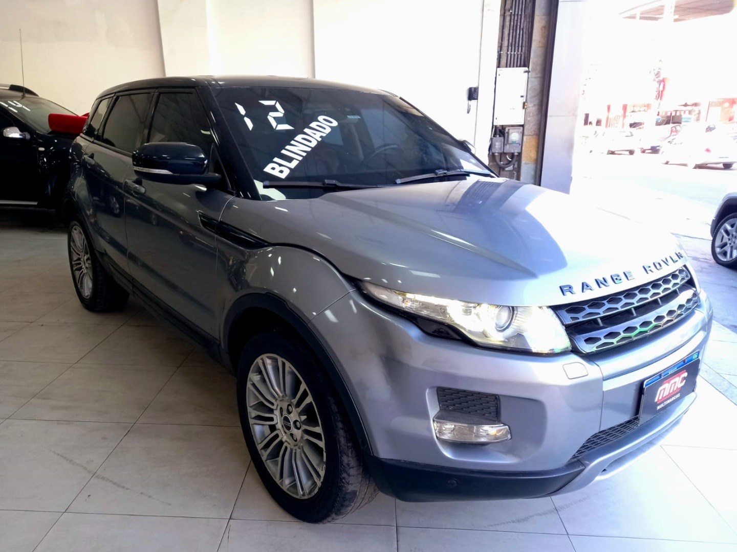 //www.autoline.com.br/carro/land-rover/range-rover-evoque-20-prestige-16v-gasolina-4p-4x4-turbo-automat/2012/sao-joao-de-meriti-rj/24839293