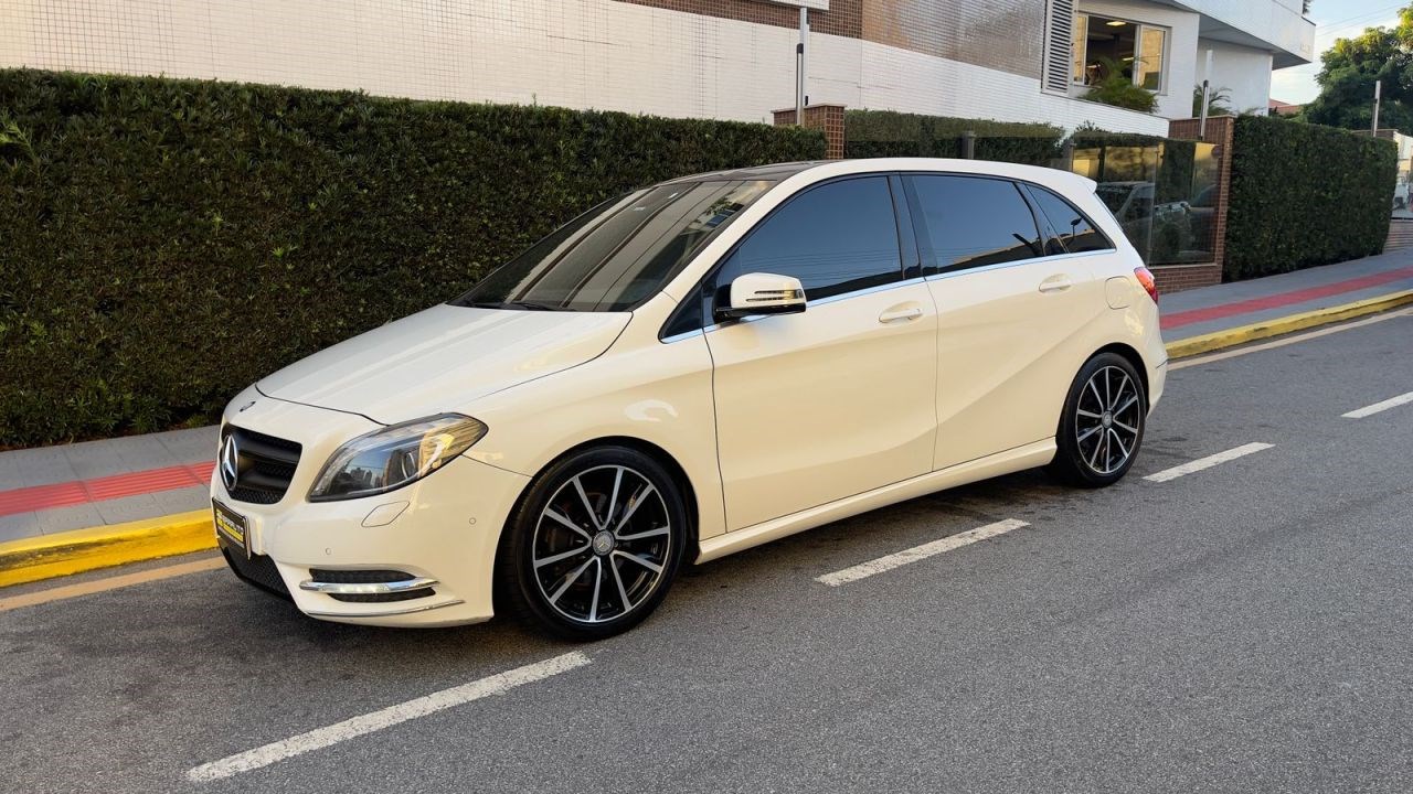 //www.autoline.com.br/carro/mercedes-benz/b-200-16-turbo-sport-16v-gasolina-4p-automatizado/2014/sao-jose-sc/23806432