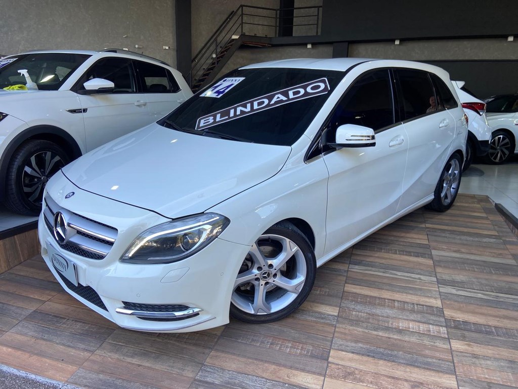 //www.autoline.com.br/carro/mercedes-benz/b-200-16-turbo-sport-16v-gasolina-4p-automatizado/2014/sao-paulo-sp/24310194