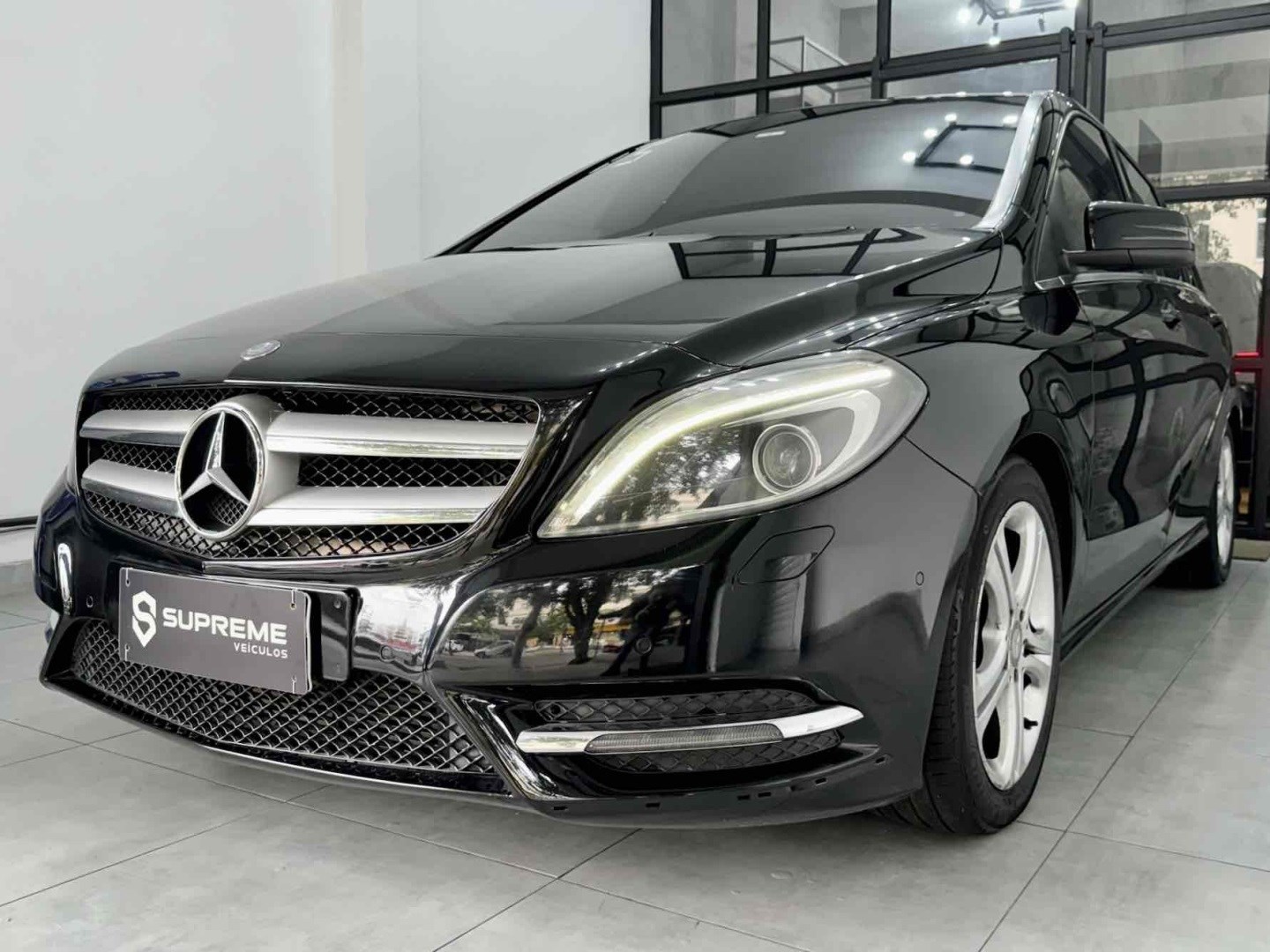 //www.autoline.com.br/carro/mercedes-benz/b-200-16-turbo-16v-flex-4p-automatizado/2015/rio-de-janeiro-rj/24480478