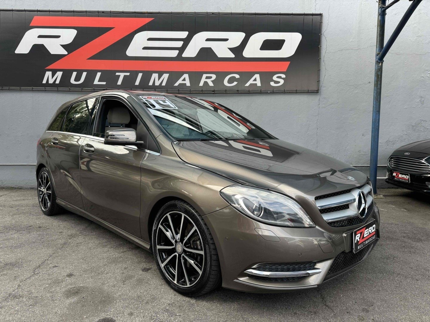 //www.autoline.com.br/carro/mercedes-benz/b-200-16-turbo-sport-16v-gasolina-4p-automatizado/2014/sao-paulo-sp/24672516