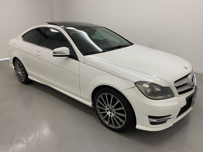 //www.autoline.com.br/carro/mercedes-benz/c-180-16-coupe-turbo-16v-gasolina-2p-automatico/2013/brasilia-df/24509046