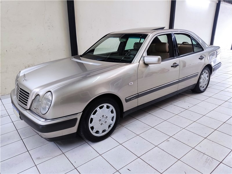 //www.autoline.com.br/carro/mercedes-benz/e-320-32-avantgarde-v-6-220cv-4p-gasolina-automatic/1997/belo-horizonte-mg/24480967