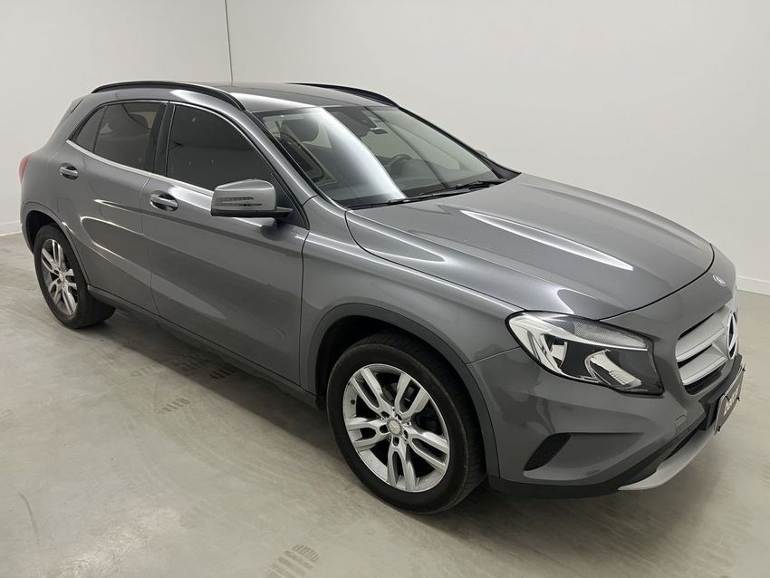//www.autoline.com.br/carro/mercedes-benz/gla-200-16-style-16v-flex-4p-turbo-automatizado/2017/brasilia-df/24482987