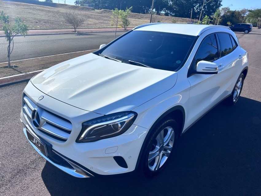 //www.autoline.com.br/carro/mercedes-benz/gla-200-16-advance-16v-flex-4p-turbo-automatizado/2017/jau-sp/24693228